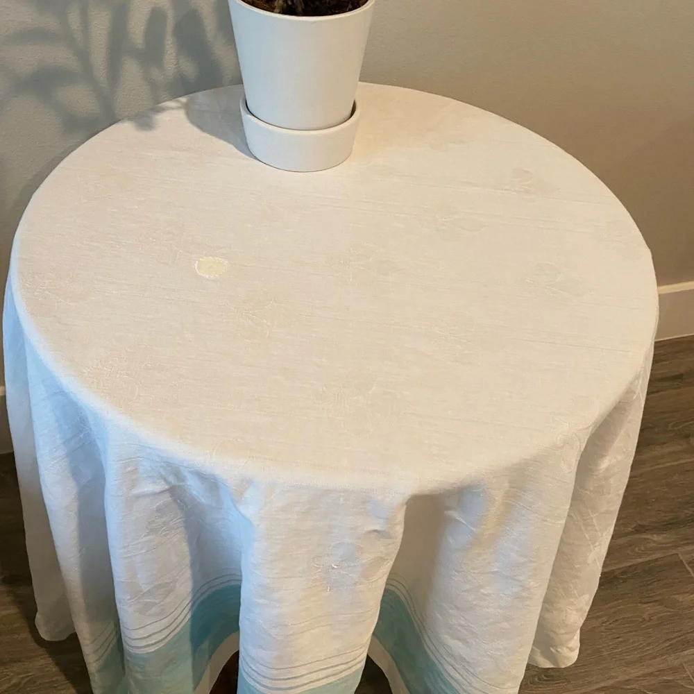 Vintage Table Cloth 5”/4.8 White & Blue Beautiful! 🍃